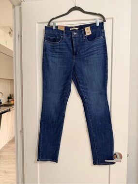 Levi's Women's Skinny Jeans in Medium/Dark Blue Wash